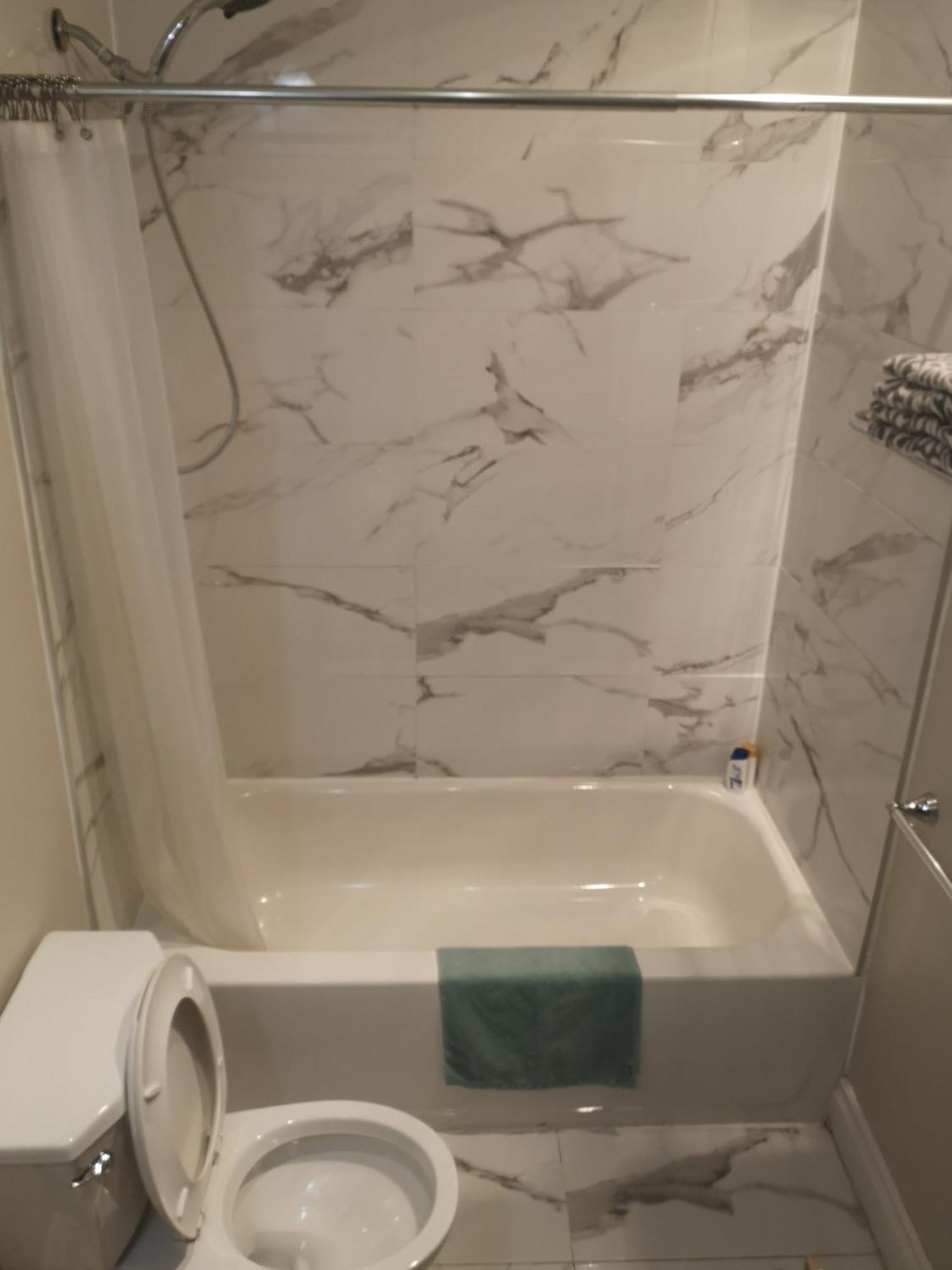 Lakeside Private Suite-Queen Bed Room Tottenham Rom bilde