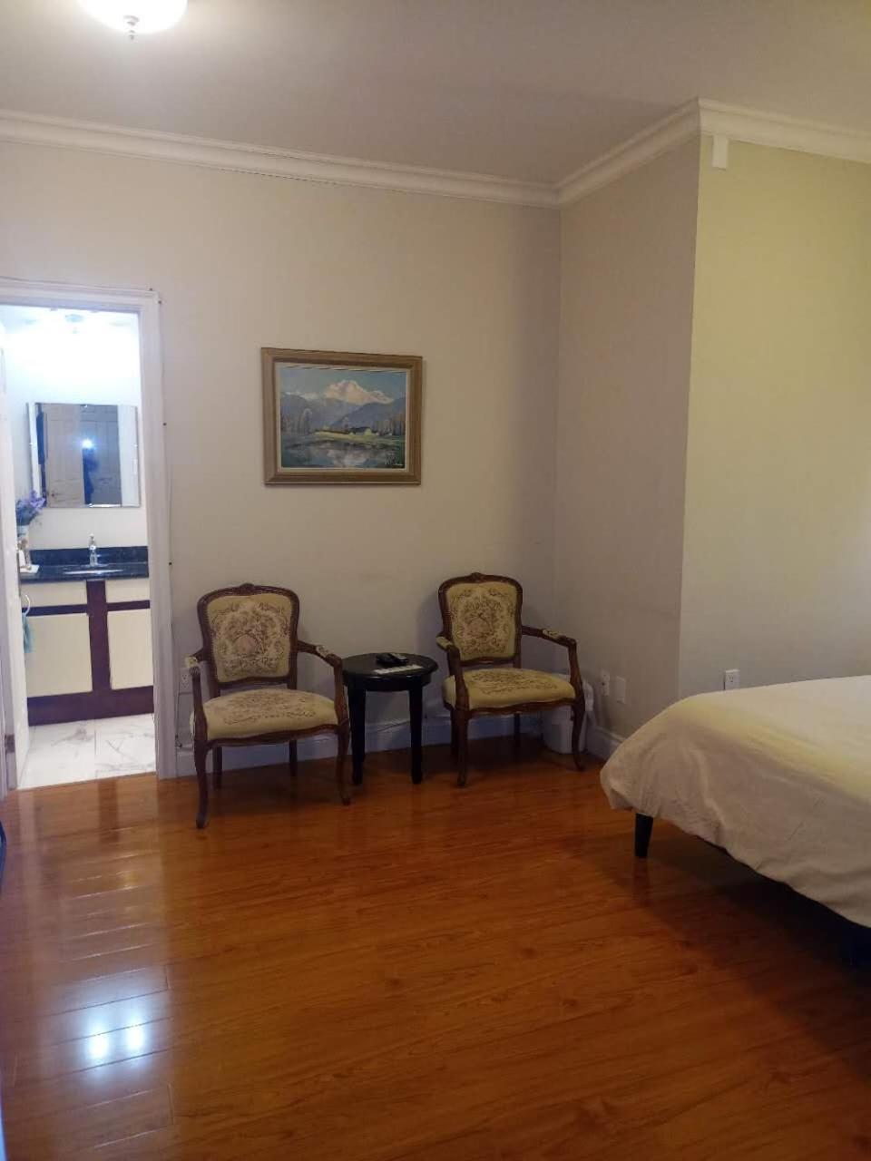 Lakeside Private Suite-Queen Bed Room Tottenham Eksteriør bilde